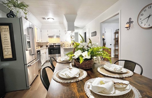 Marksville House | Newly Renovated Charming 3-bedroom house in Marksville - Sleeps 10