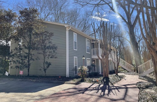 Oxford Condo | Newly Renovated Charming Oxford Condo Located Steps to the Square!