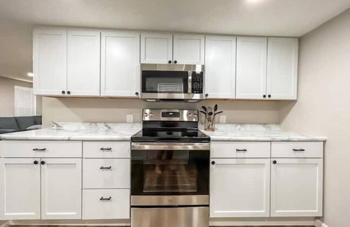 Springfield House | Newly Renovated Close to Evangel University!