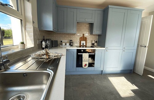 Loughinisland Cottage | *NEWLY RENOVATED* Cosy Country Cottage, Sleeps 5, (4 star)