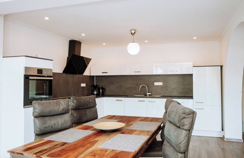 Zell Apartment | Newly renovated comfortable apartment with a view of the Moselle