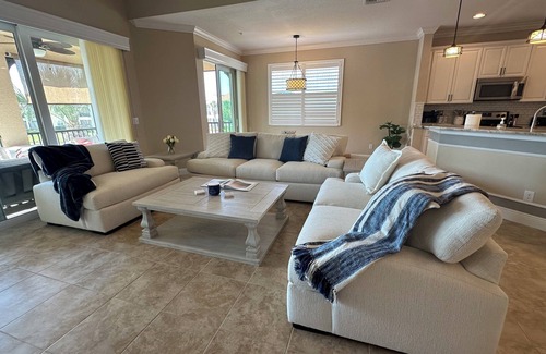 Nokomis Condo | Newly Renovated Condo! 10-15mins to nearby Beaches, w/community pool, gym & more