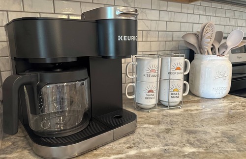 Nokomis Condo | Newly Renovated Condo! 10-15mins to nearby Beaches, w/community pool, gym & more