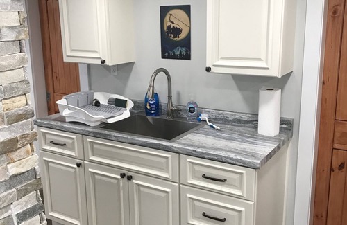 Locke Mills Condo | Newly Renovated Condo- 15 minutes from Sunday River (Pet-Friendly!)