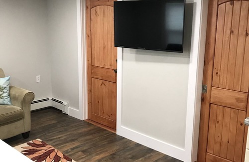 Locke Mills Condo | Newly Renovated Condo- 15 minutes from Sunday River (Pet-Friendly!)