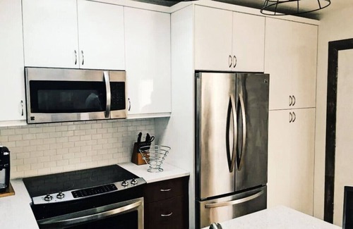 Melrose Condo | Newly Renovated Condo + Pool: Minutes to Downtown