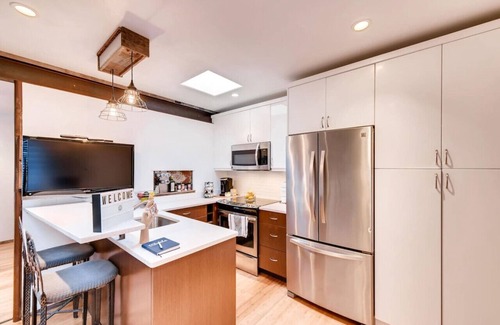 Melrose Condo | Newly Renovated Condo + Pool: Minutes to Downtown