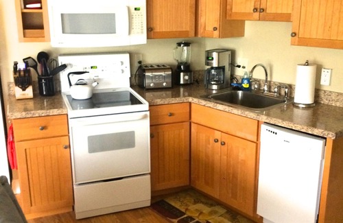 Ogunquit Condo | Newly renovated condo on second floor, ocean views. 5 minutes to the beach.