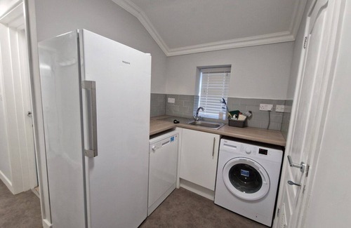 Pentrebach House | Newly renovated cottage sleeps 9