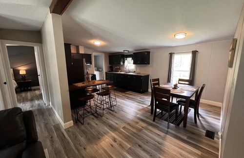 Cranesville Cottage | Newly renovated cottage on the Great Sacandaga Lake! 30min from Saratoga Springs