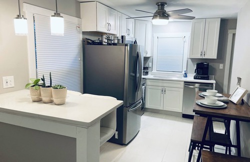 Morgantown House | Newly Renovated Cottage near WVU Hospital, short walk to Football Stadium.