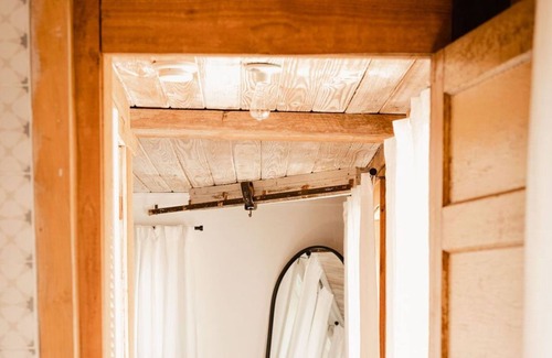 Fairhope House | Newly renovated cottage on a quaint lake with ancient oak trees & ample privacy.