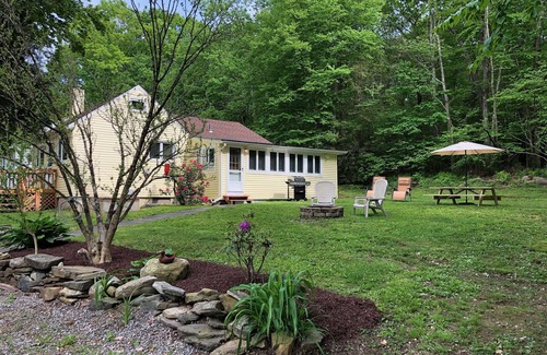 Northwest Harwinton Cottage | Newly renovated cottage on the lake!