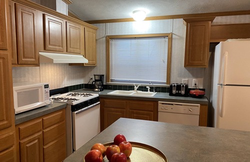 Higgins Lake House | Newly renovated cottage with 55 ft of lake front