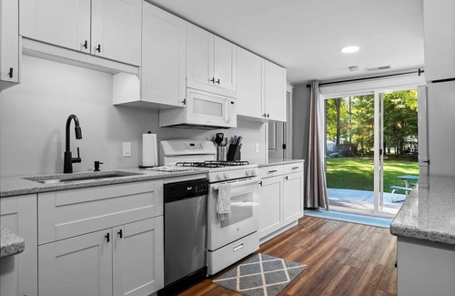 Baldwin House | Newly Renovated Cottage on Wolf Lake