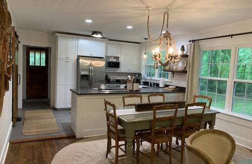 Mentone House | Newly Renovated Cottage - Walk to Historic Downtown Mentone