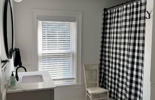 Jefferson Other | Newly Renovated Country Farmhouse. Great room, Large kitchen, Bright 3 bd/2.5 ba