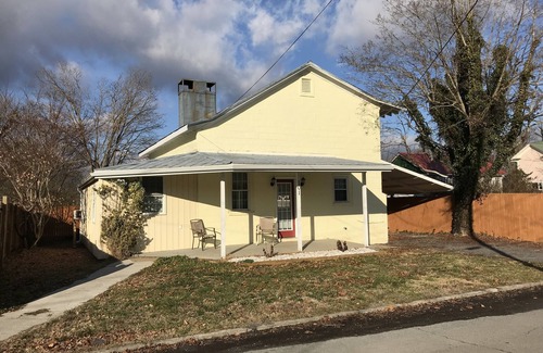 Alderson House | Newly Renovated Country Home Located near Greenbrier River