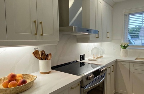 Owen Sound House | Newly Renovated Cozy Vacation Home in Owen Sound