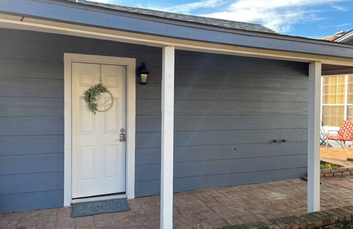 Lawton Cottage | Newly renovated cozy cottage, located in the backyard of my home.