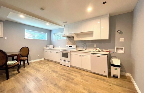 Delta House | Newly renovated cozy house in Delta’s desirable Sunshine Hills!