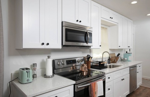 Smyrna House | Newly Renovated Cozy Rustic Home l 10 min from Truist Park