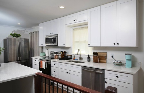 Smyrna House | Newly Renovated Cozy Rustic Home l 10 min from Truist Park
