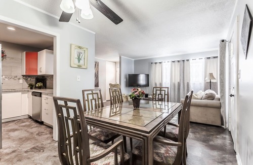 Overland Park House | Newly renovated duplex for up to 8 people - adjoining unit #2