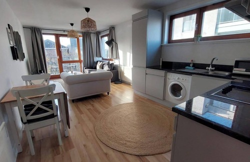 Dublin Apartment | Newly Renovated D4 2BD @ The Aviva & Docklands