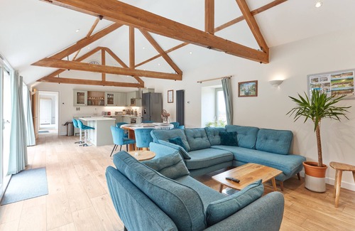 Haresfield House | Newly Renovated Dairy Barn on Idyllic Cotswold Farm