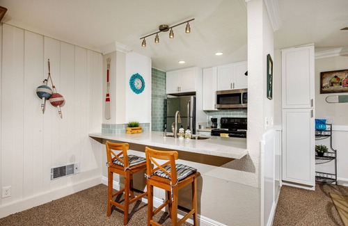 Townsite Cottage | Newly renovated - Direct Ocean View - steps to Ocean