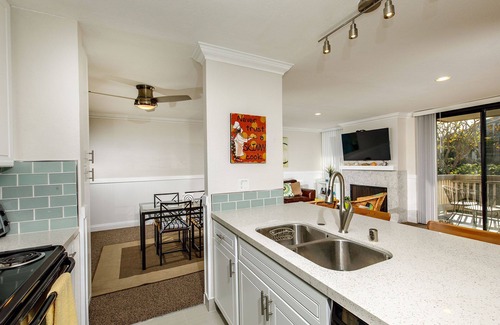 Townsite Cottage | Newly renovated - Direct Ocean View - steps to Ocean