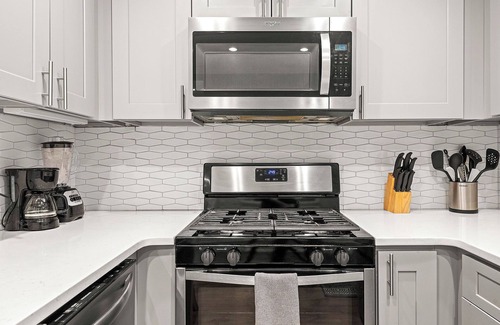 Peachtree Center Apartment | Newly Renovated Downtown Atlanta Condo with Pool Access, AC, and Wi-Fi- 2104