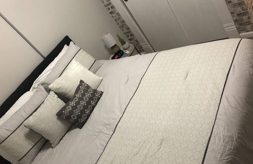 Osborne Apartment | Newly renovated downtown flat