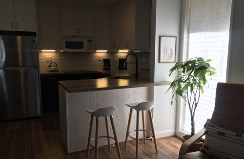 Daphne Apartment | Newly Renovated Dreamy Boho With Bay View