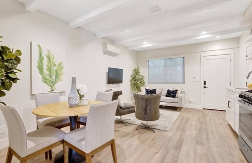 Fullerton House | Newly Renovated & Elegant 2BR only 4mi to Disney