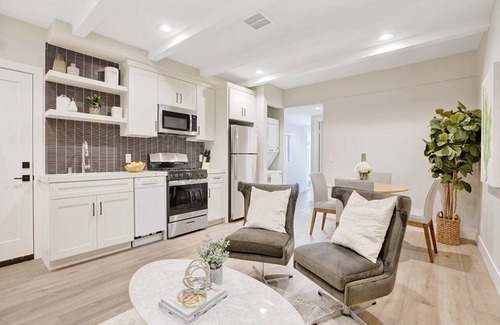 Fullerton House | Newly Renovated & Elegant 2BR only 4mi to Disney