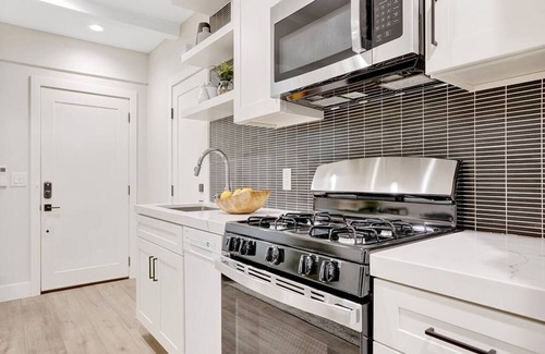 Fullerton House | Newly Renovated & Elegant 2BR only 4mi to Disney