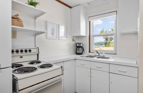Traverse City Condo | Newly Renovated for Summer 2025-Beachside Cabin 8!