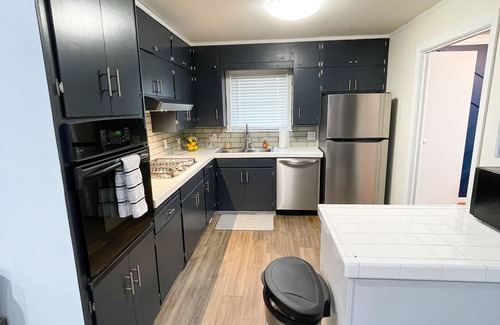 Pine Bluff House | Newly Renovated ⭐️ Family/Friends Staycation ⭐️
