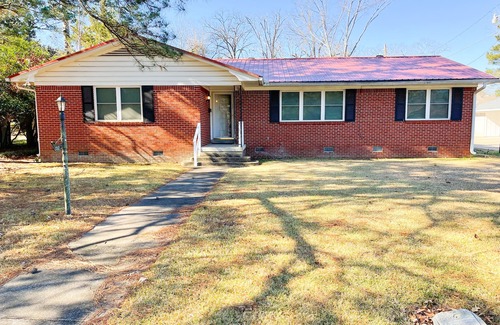Pine Bluff House | Newly Renovated ⭐️ Family/Friends Staycation ⭐️