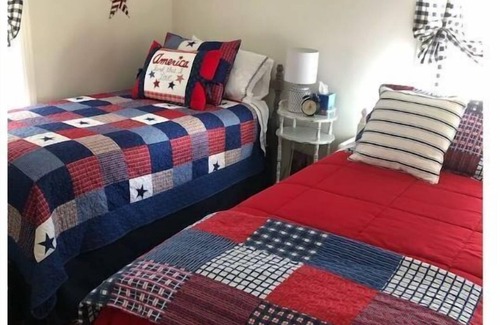 Lewisville House | Newly Renovated Farmhouse, Sleeps12+