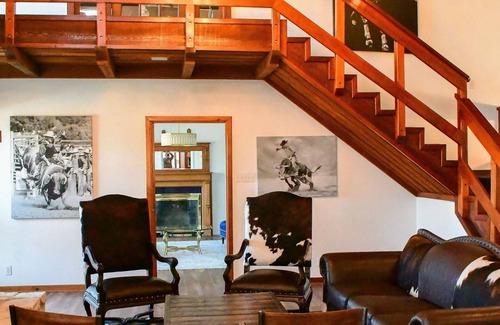 Boerne Other | Newly Renovated Farmhouse on a Working Horse Ranch Near Popular Wedding Venues