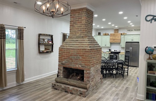 Loris Other | Newly renovated farmhouse less than 30 minutes to Myrtle Beach!