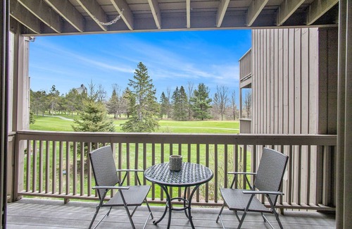 Acme Condo | Newly Renovated Fore Seasons!