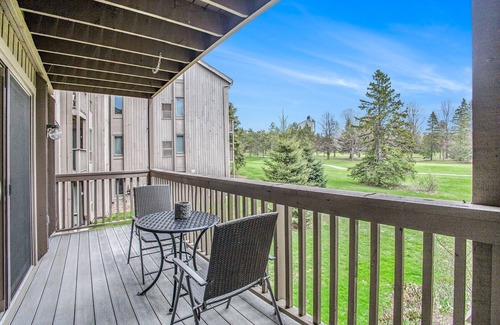 Acme Condo | Newly Renovated Fore Seasons!