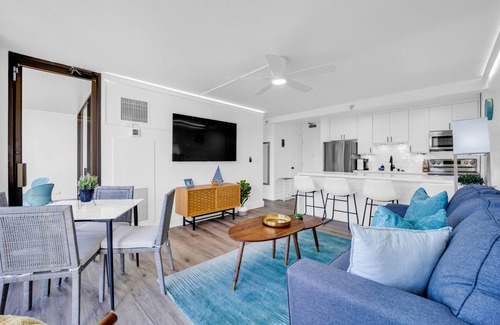 Waikiki Apartment | Newly renovated, Free Parking, One block to Waikiki Beach