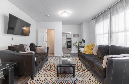 Mapleton/Fall Creek House | Newly Renovated Full Home + Near Downtown