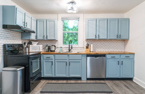 Mapleton/Fall Creek House | Newly Renovated Full Home + Near Downtown
