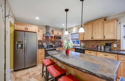 Mount Pocono House | Newly renovated, game room, skiing, sauna, water parks, golf.